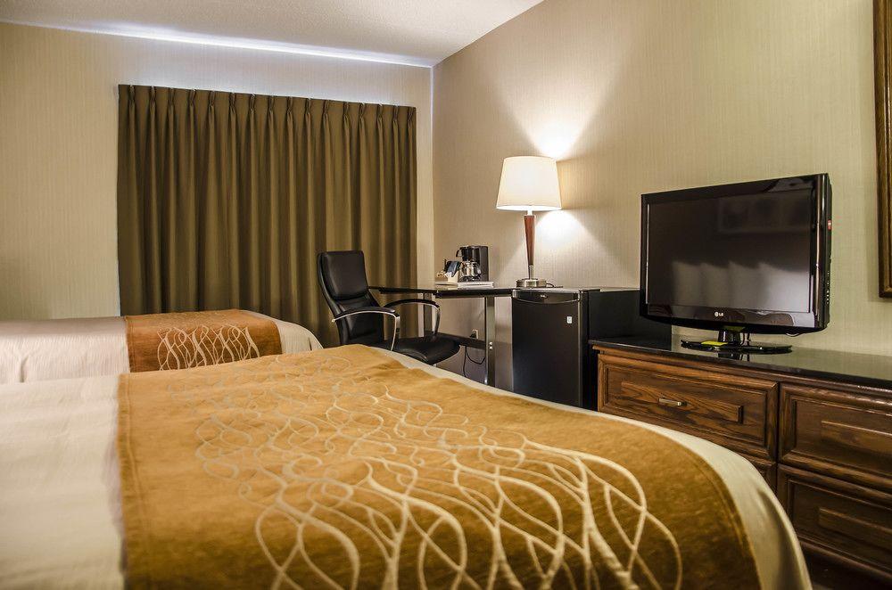Comfort Inn South Shore Бушервіль Екстер'єр фото