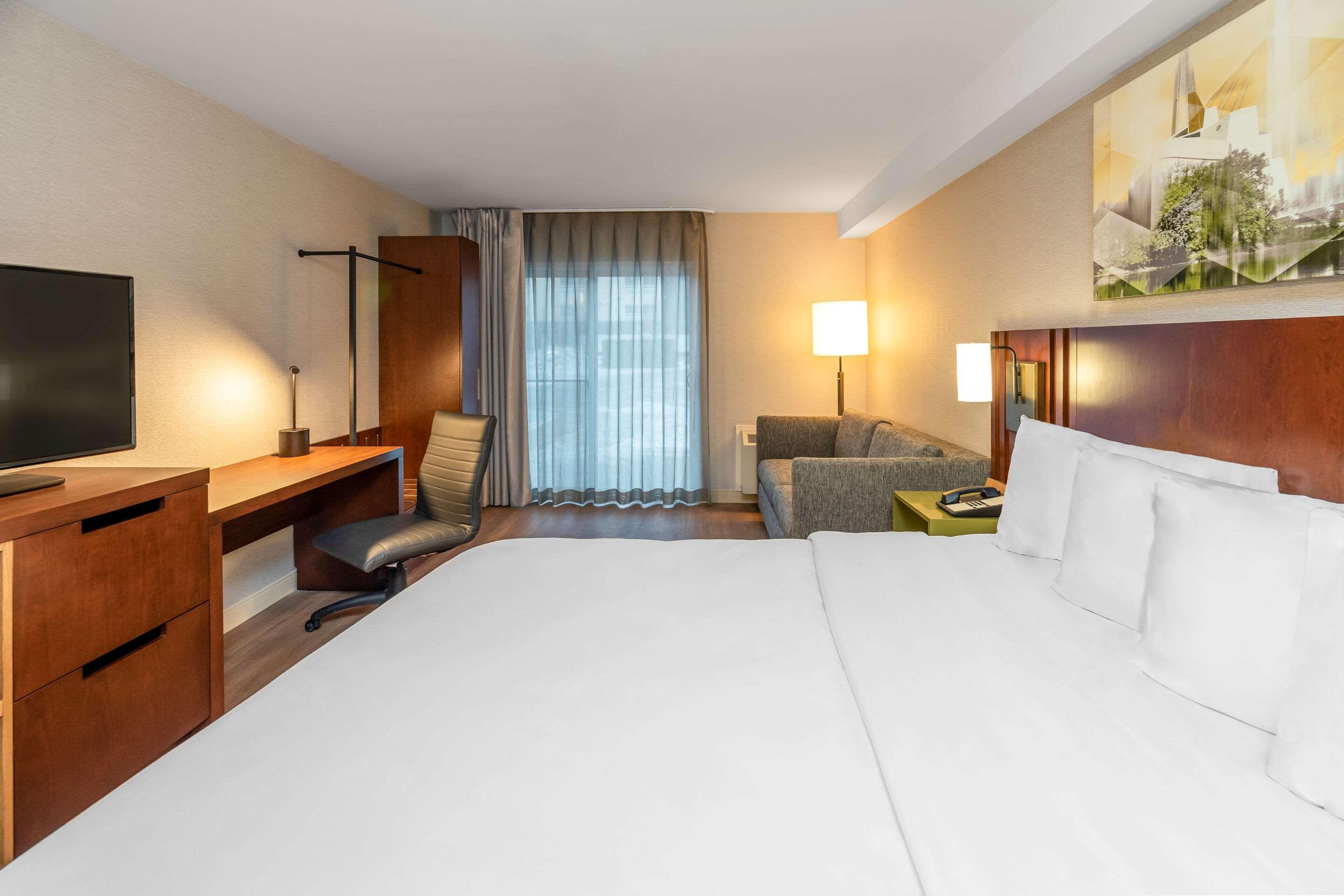 Comfort Inn South Shore Бушервіль Екстер'єр фото