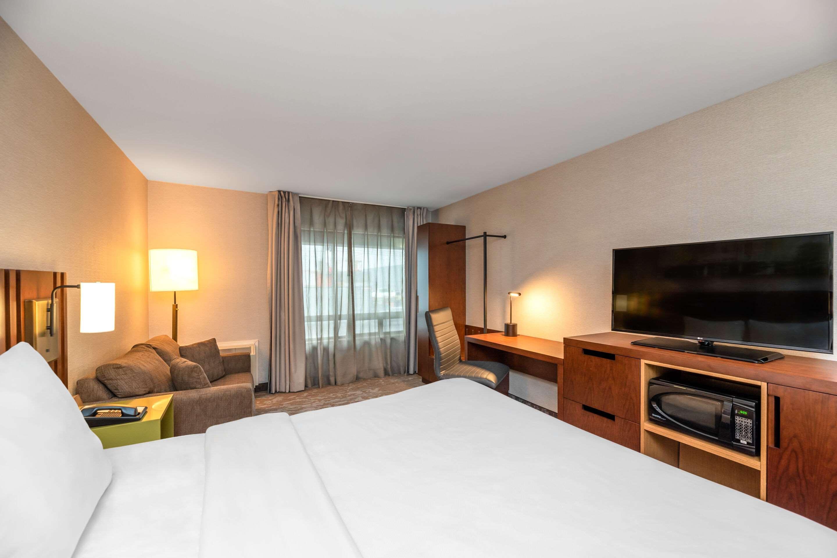 Comfort Inn South Shore Бушервіль Екстер'єр фото