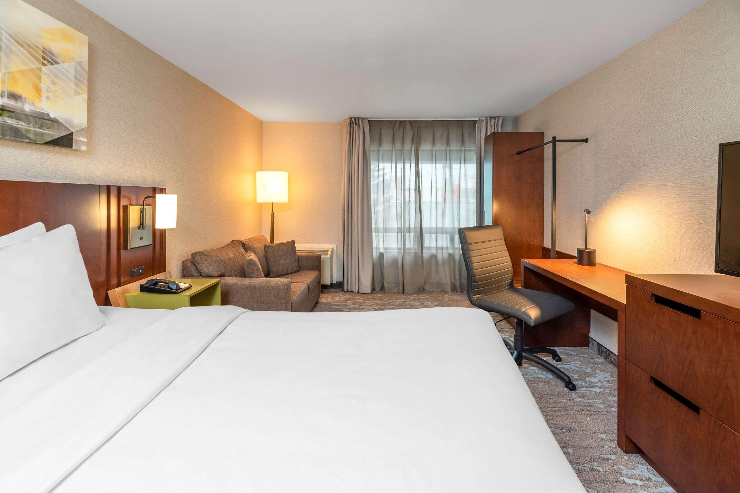 Comfort Inn South Shore Бушервіль Екстер'єр фото