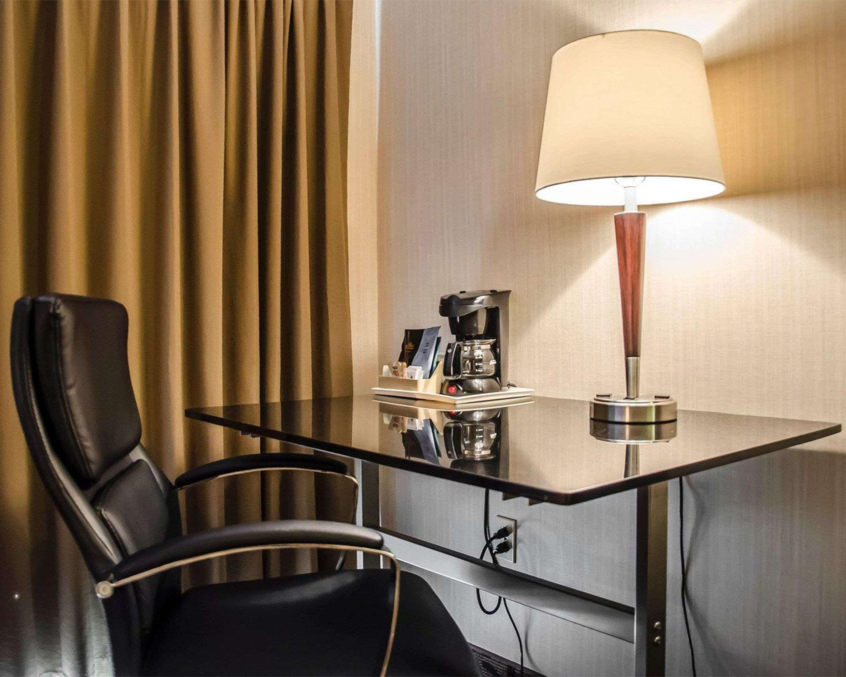 Comfort Inn South Shore Бушервіль Екстер'єр фото