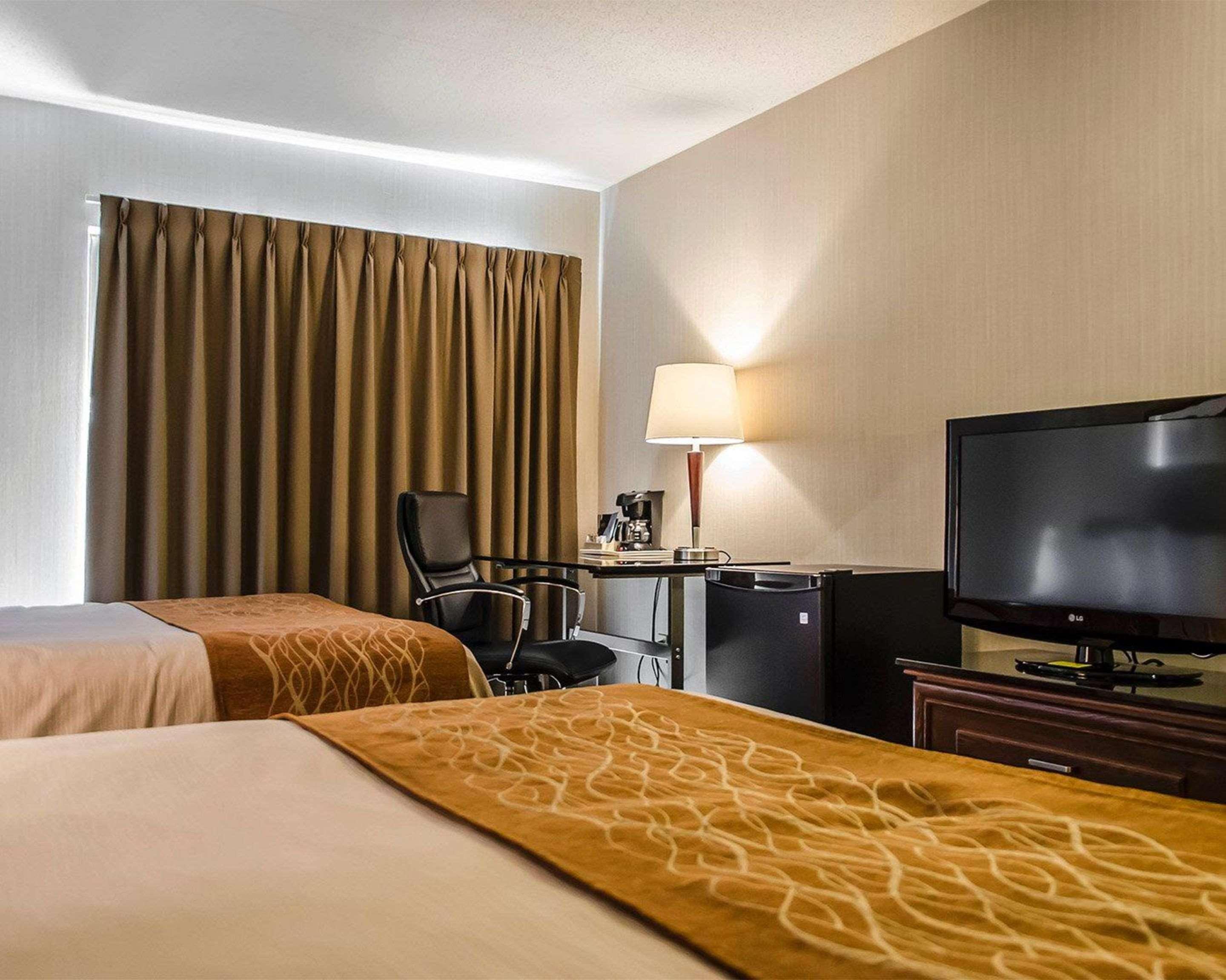 Comfort Inn South Shore Бушервіль Екстер'єр фото