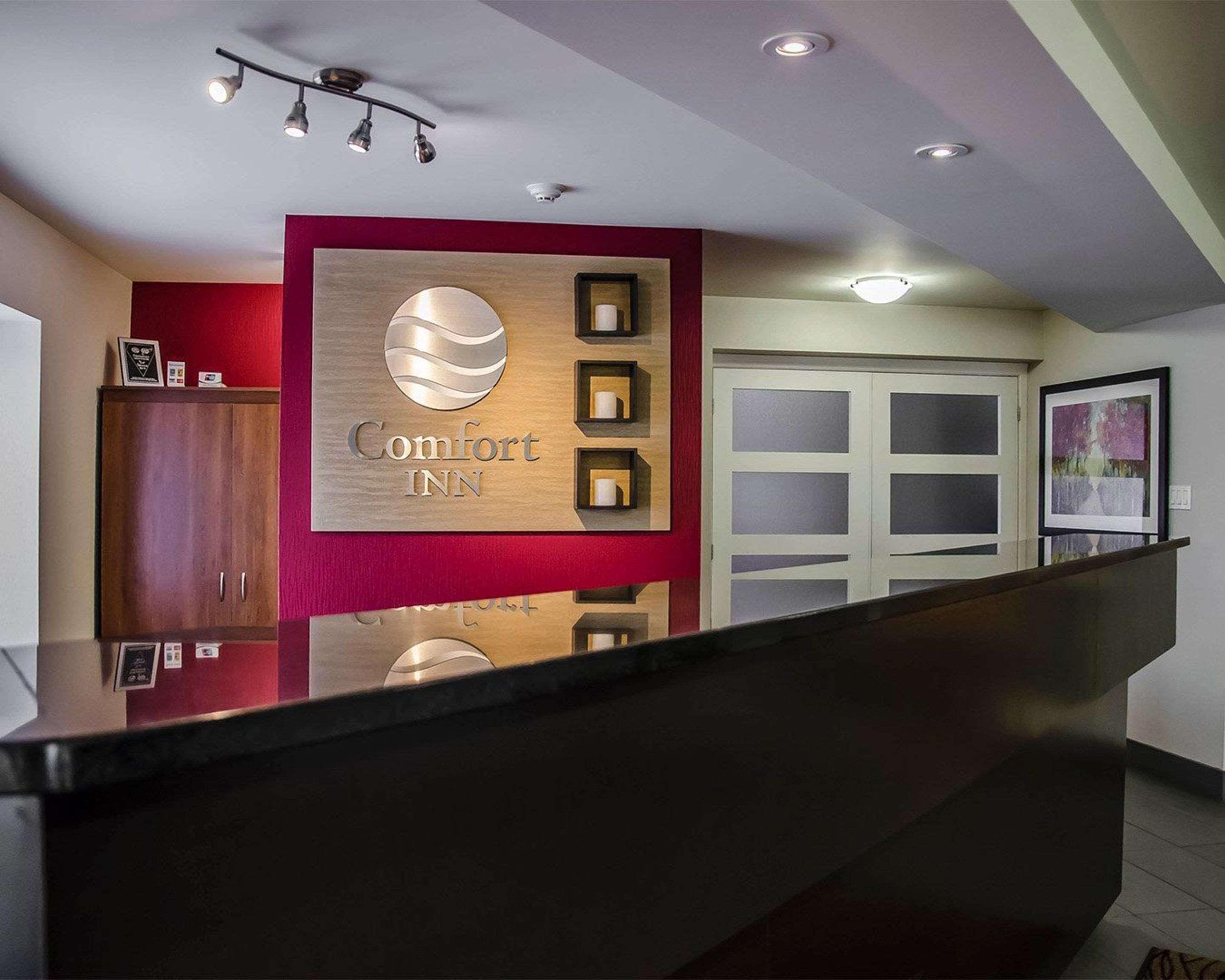 Comfort Inn South Shore Бушервіль Екстер'єр фото