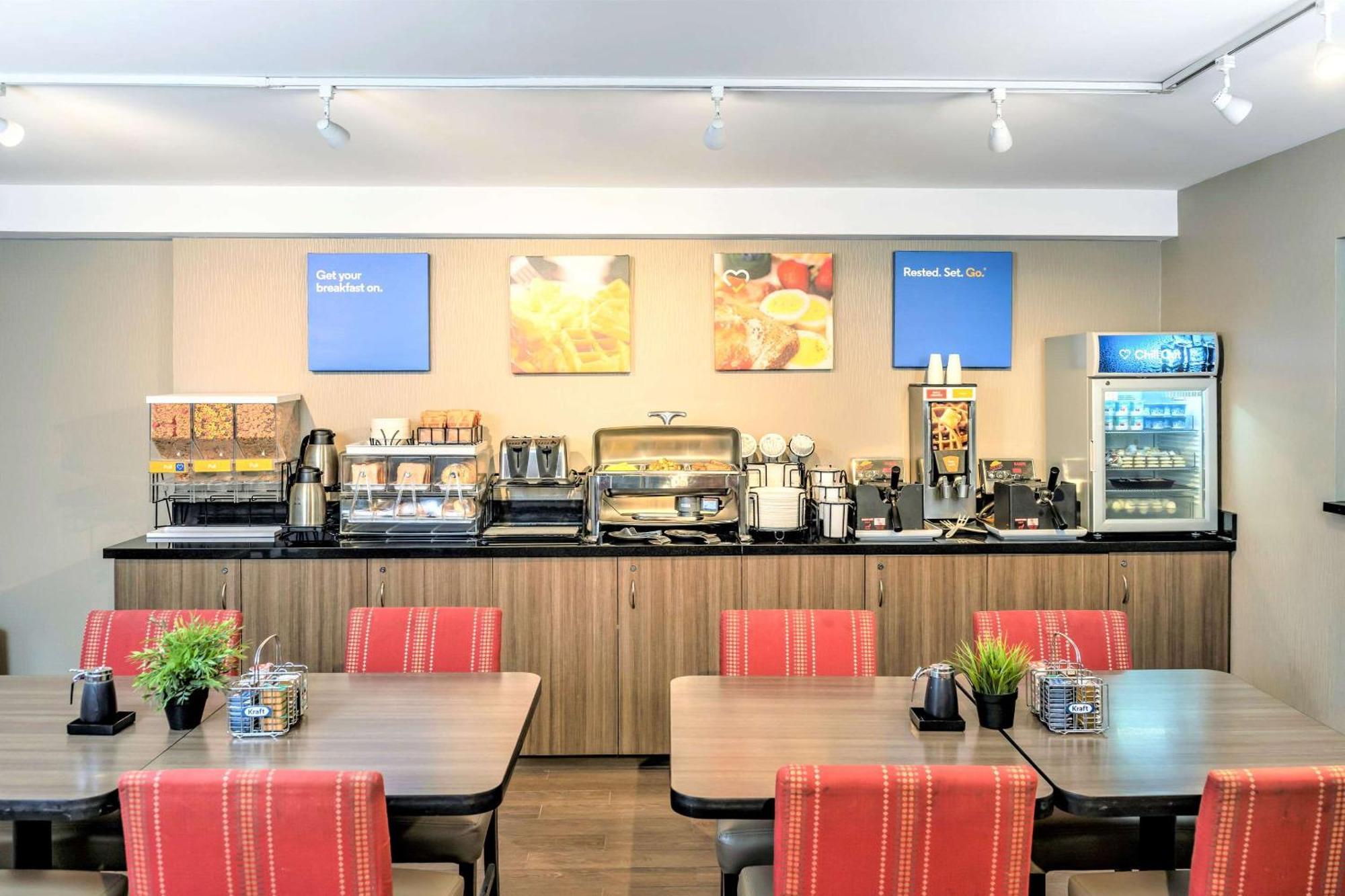 Comfort Inn South Shore Бушервіль Екстер'єр фото
