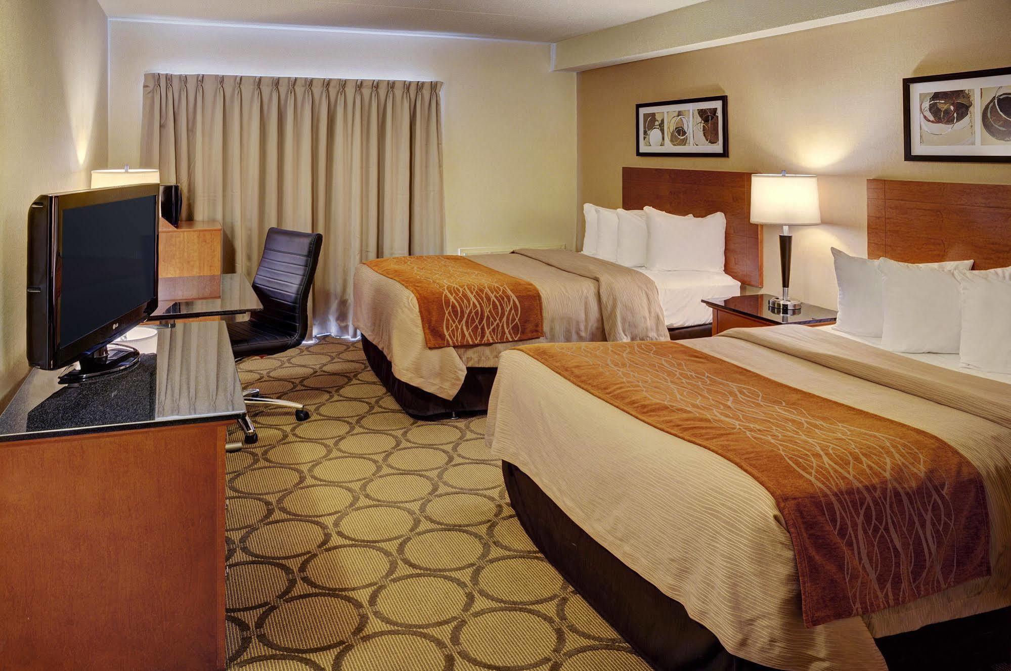 Comfort Inn South Shore Бушервіль Екстер'єр фото