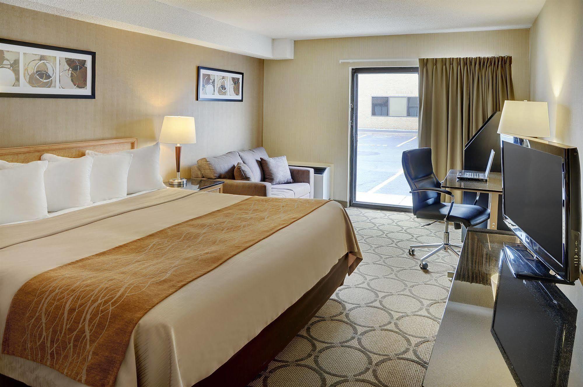 Comfort Inn South Shore Бушервіль Екстер'єр фото